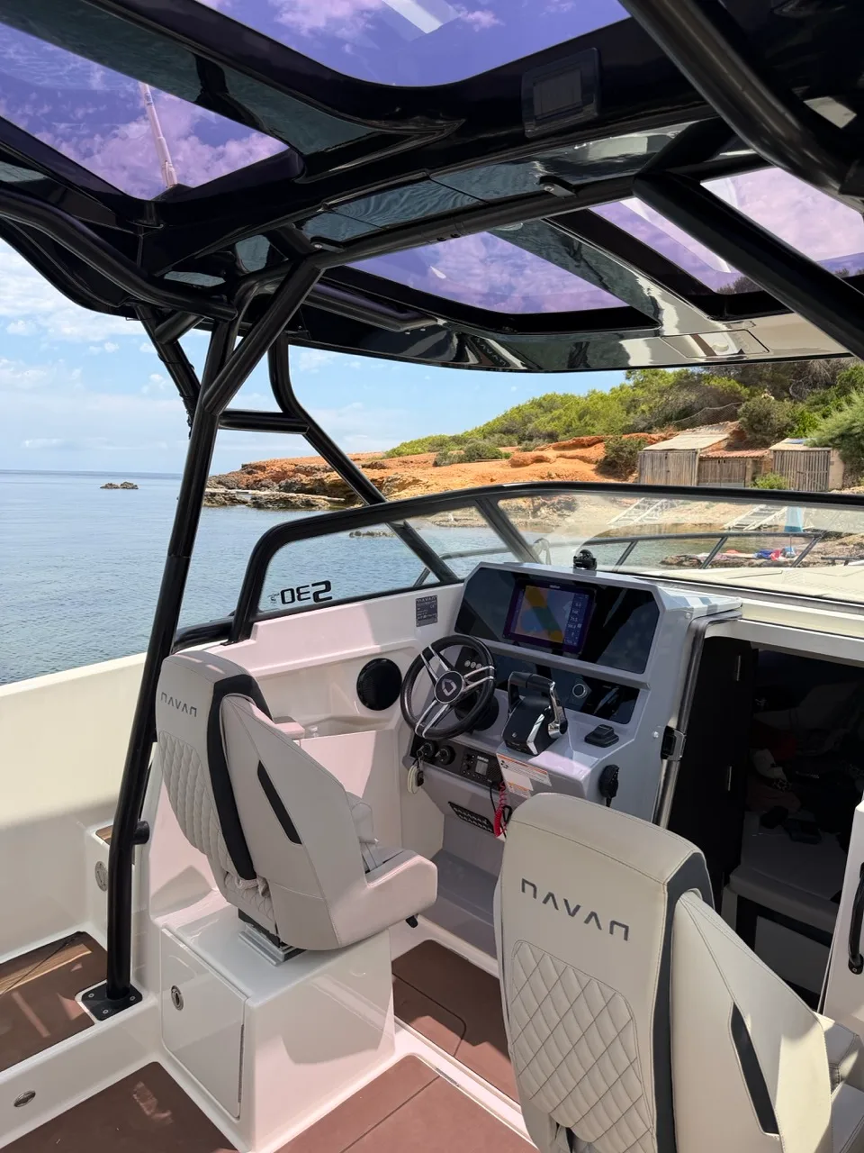 The helm of the NAVAN S30 with chartplotter and throttle, ready for departure
